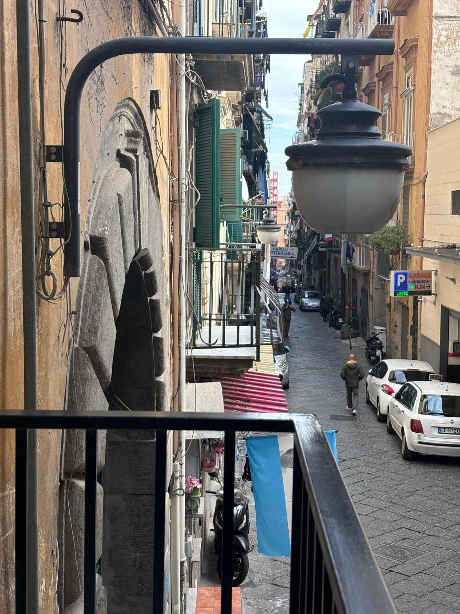 Ai 13 Gradoni Di Chiaia *