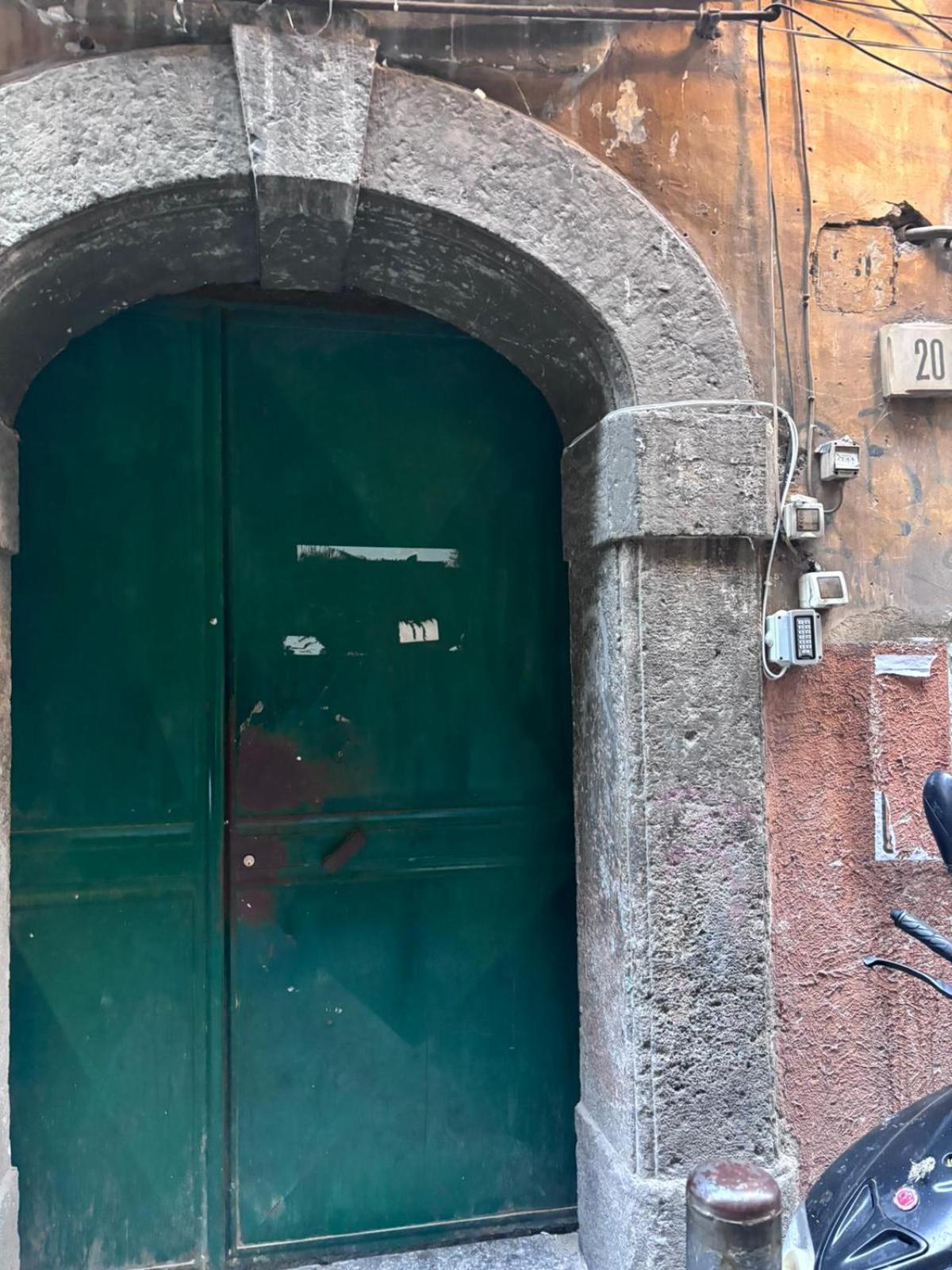 Ai 13 Gradoni Di Chiaia * Napoli